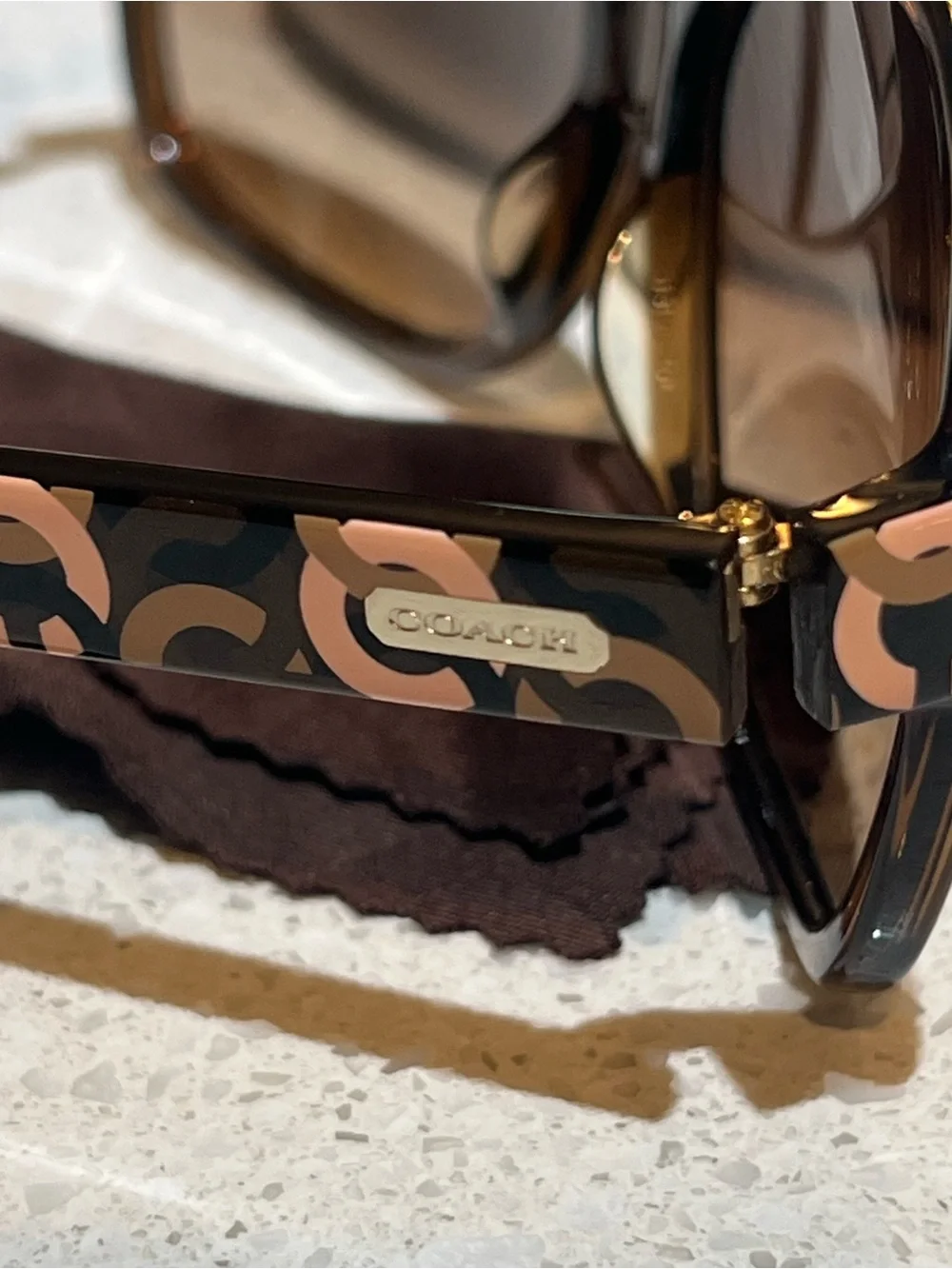 Coach Signature C Oversized Brown Women’s Sunglasses with Case and Cloth / L908